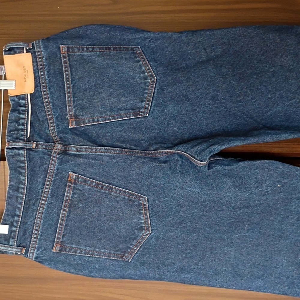 Moussy Women's Jeans Deep Indigo, Curvy Hip, Straight Leg. - Picture 5 of 6